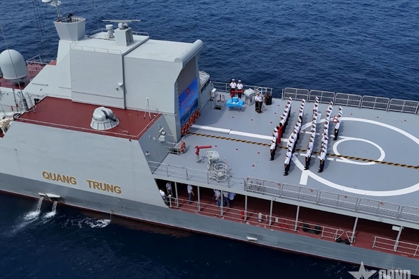 Niềm tự hào khi chiến hạm 016-Quang Trung qua đường xích đạo